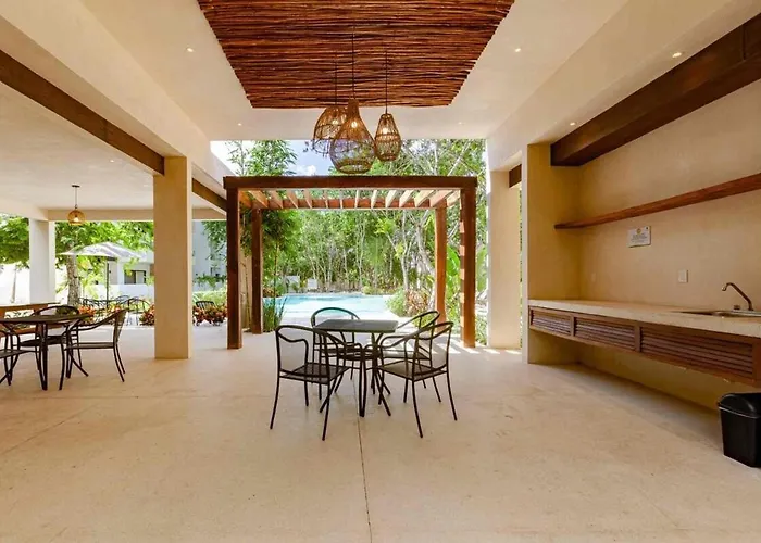 Apartment 3br Oasis: Poolside, Gym, Near & Xcaret